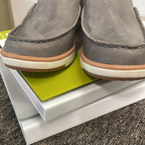 OLUKAI Slip-On (Men) size 7m
Grey leather like New Kalai style - Picture 4 of 8